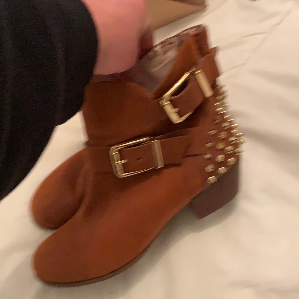 Cute boots lightly worn just too small
